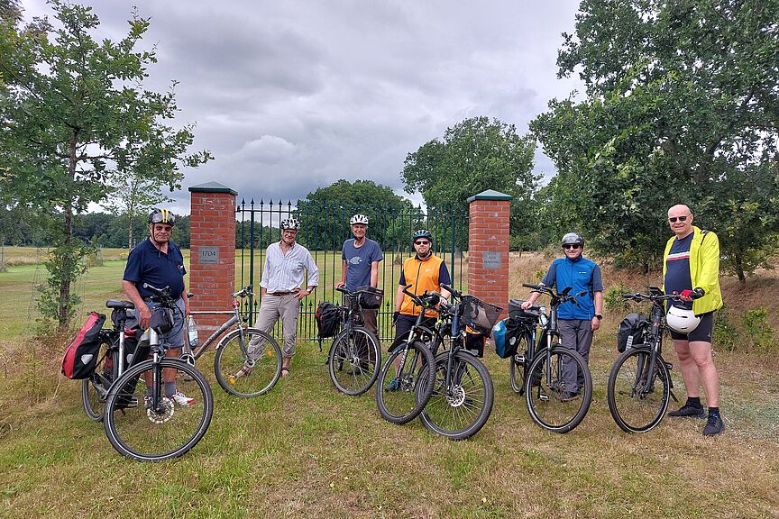 Gruppenfoto auf dem Frachtweg Gruppenfoto auf dem Frachtweg