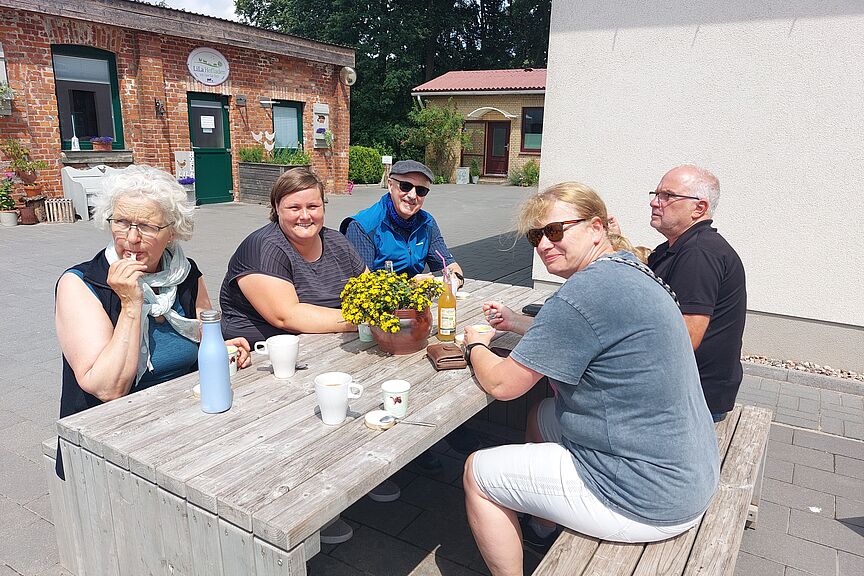Pause beim Lila Hofladen in Sarnekow Pause beim Lila Hofladen in Sarnekow