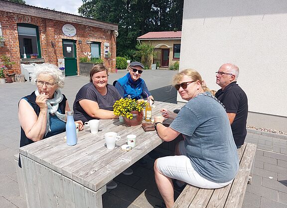 Pause beim Lila Hofladen in Sarnekow