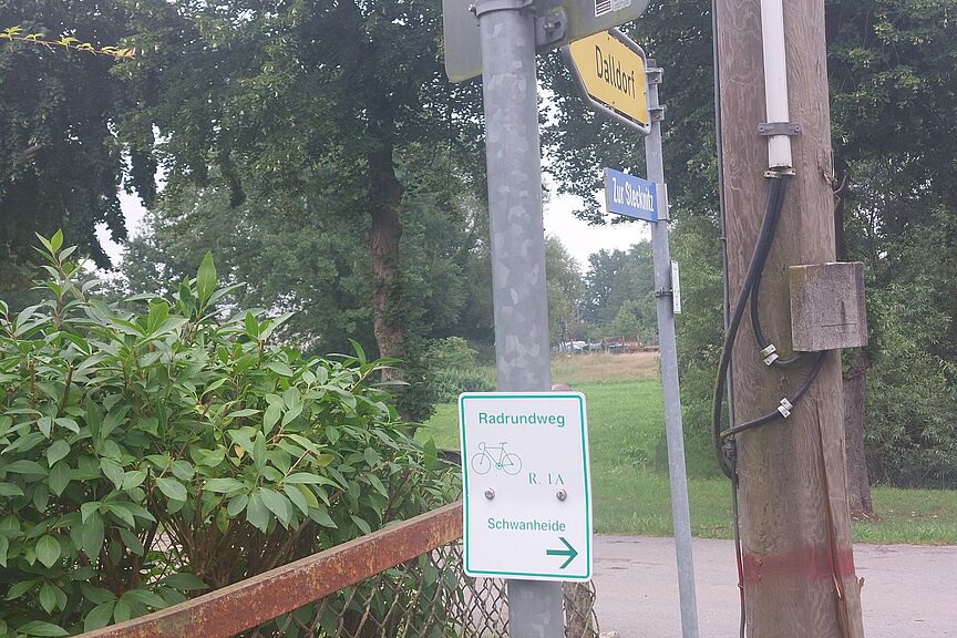 Wegweiser für den Rundweg R1A Wegweiser für den Rundweg R1A