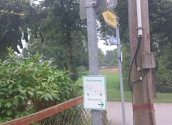 Wegweiser für den Rundweg R1A